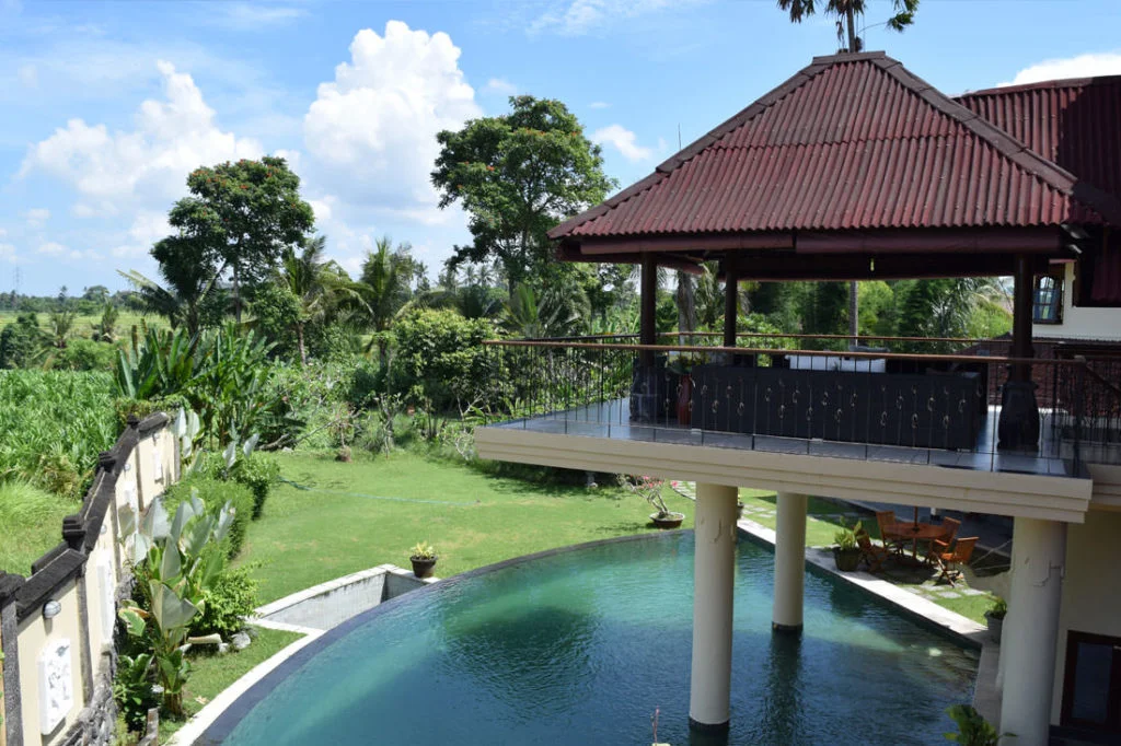 Kembali balcony area